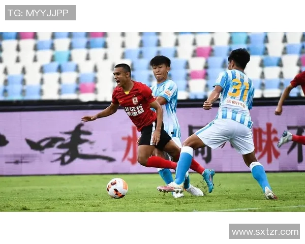 中超联赛中的足球巨星们谁才是最闪耀的明星球员探讨与分析